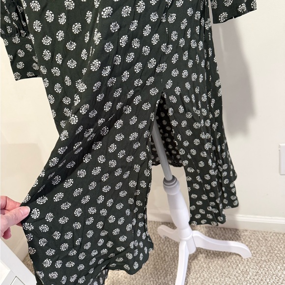 LOFT Floral Fit & Flare dress with front slit size 8 - Picture 4 of 9